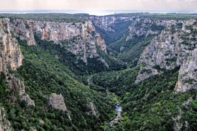 Imponente e incontaminata: � la Gravina di Laterza, il grande canyon pugliese